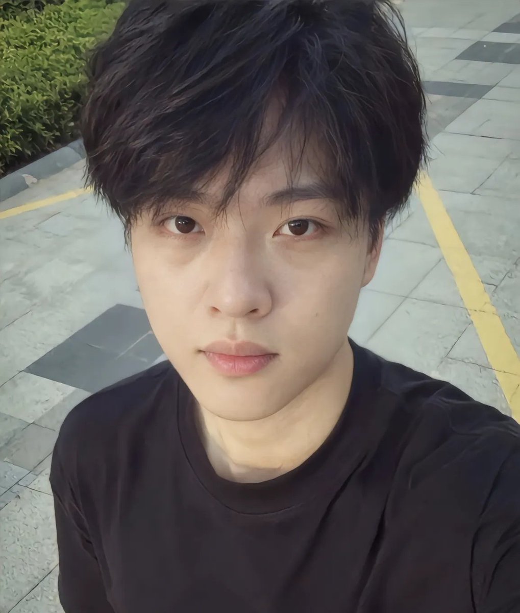 maybe18hn's tweet photo. 来个上海的 约约约 男大 那些人机说什么打私密的，勿扰 可以加微信，真实 https://t.co/AEa2ZF7BsQ