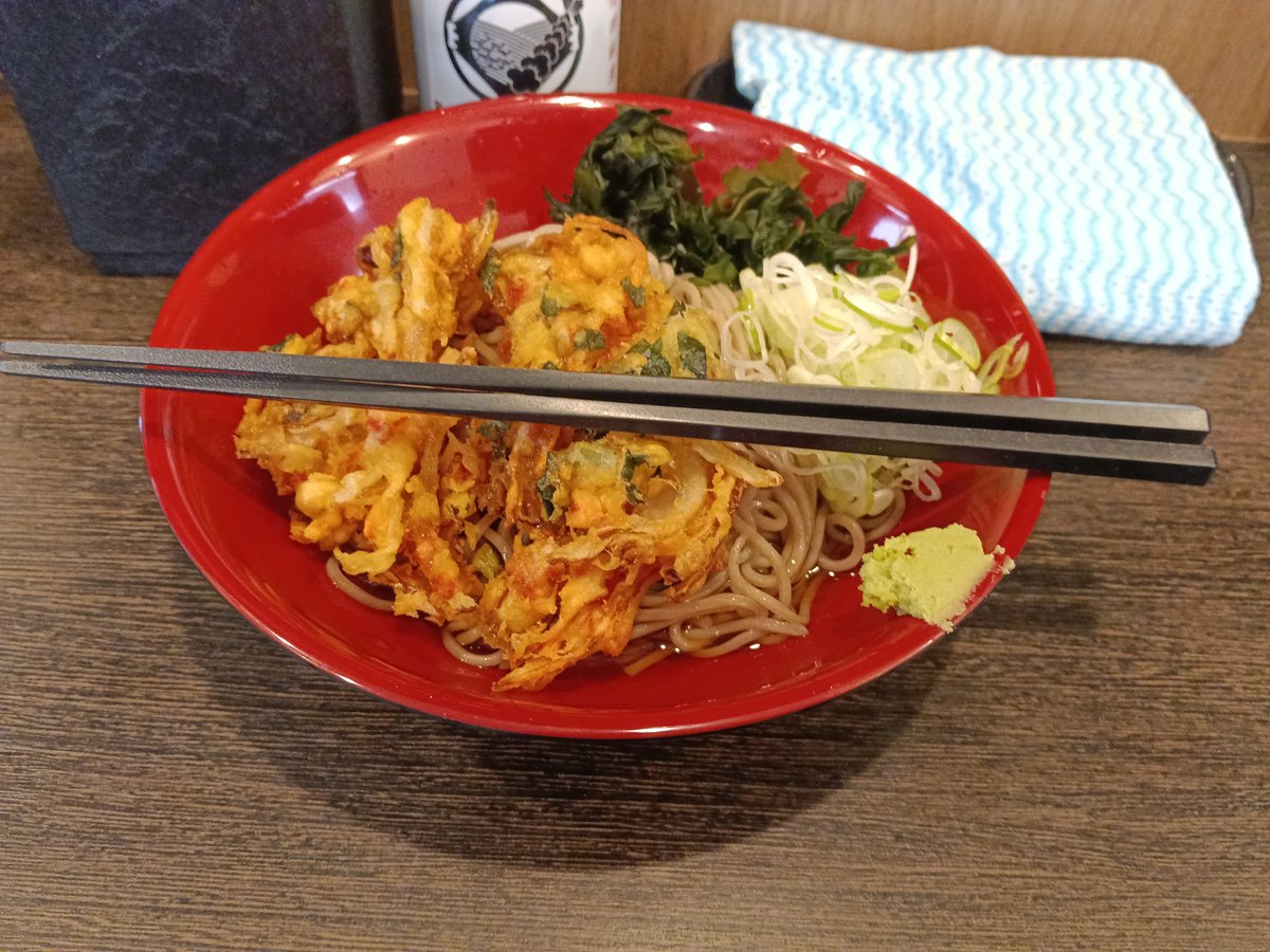 0241_west's tweet photo. @fujisobar 冷やし天ぷらそばをいただいてきました。

狭いなか堪能させていただきました。

次回はジャンボ冷やしたぬきそばを… https://t.co/kKaPyLrZcs