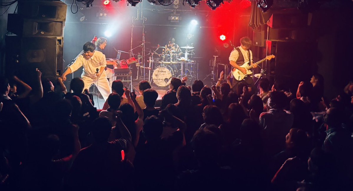tommy_713's tweet photo. 名古屋ありがと〜🎸🤩
名残惜しいわぁ😭ライブって一瞬やね。
でも忘れられない瞬間って永遠やね!
そんな夜でした!
またね〜👋
#SunSetSwish https://t.co/B5azpLFEls