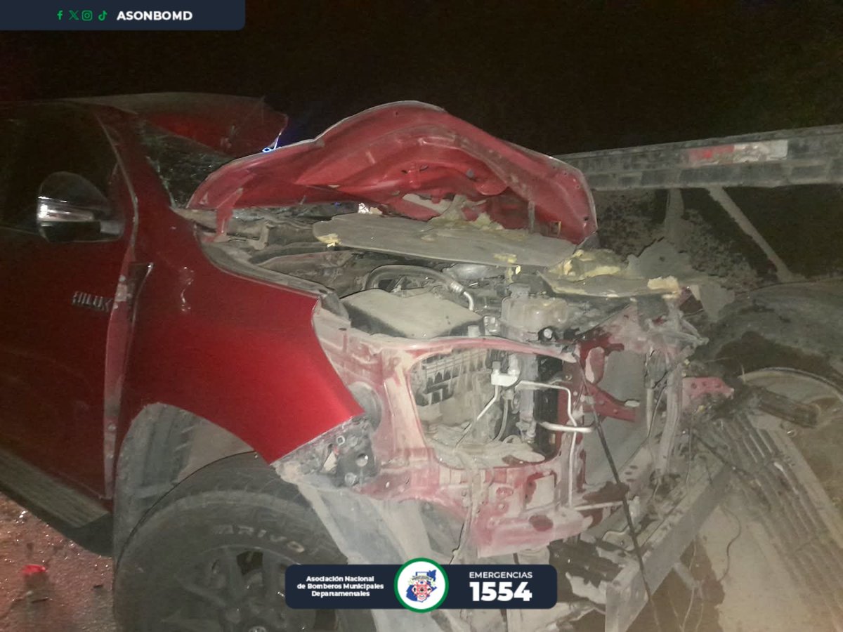 TN23NOTICIAS's tweet photo. 🚨⚠️ Hombre #fallece tras fuerte #accidente en la Ruta Interamericana.
Un pick-up colisionó contra la parte trasera de un vehículo de transporte pesado en el km 147 de la Ruta Interamericana.
🚒 Socorristas de #BomberosMunicipalesDepartamentales de Santa Lucía Utatlán acudieron con la unidad RD-99 y localizaron a una persona de género masculino fallecida.