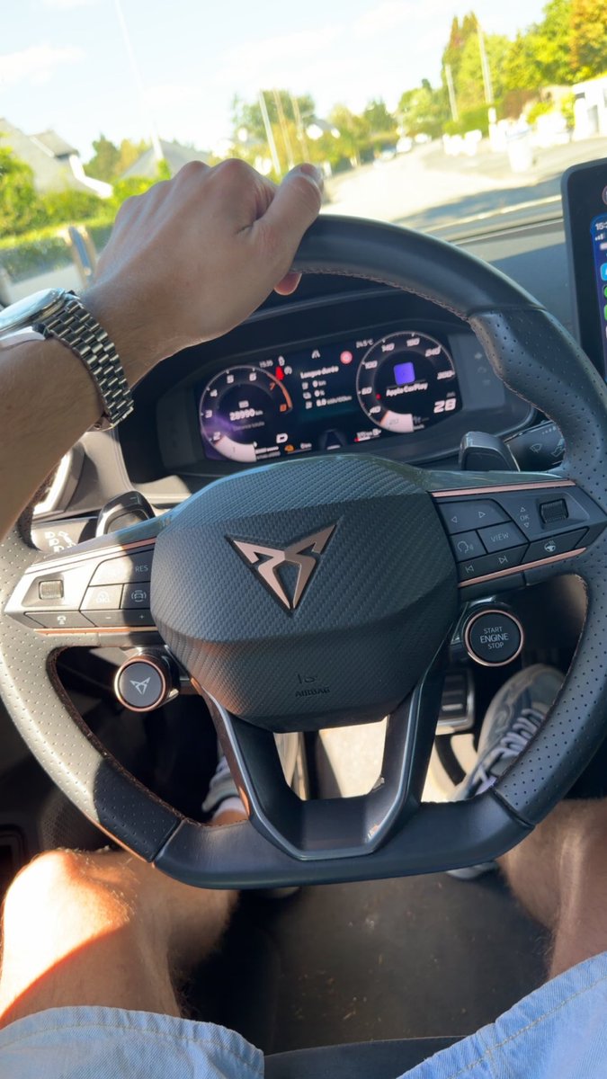 RosoAI's tweet photo. Vous avez quoi comme voiture vous ? https://t.co/wC1pWGXPDw