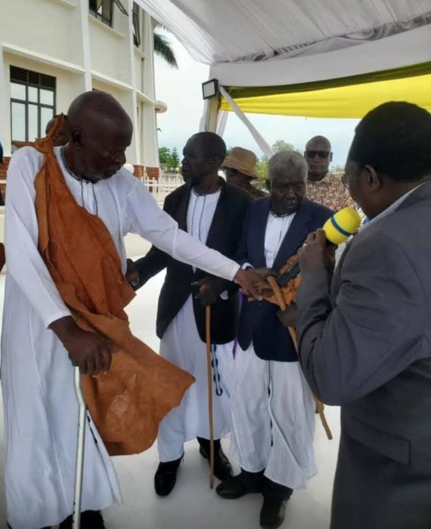 UNCC_UG's tweet photo. The Royal Regalia presented by Ker Kwaro Acholi and elders yesterday to Musuuga Charles Kamurasi comprised: Leopard skin, copper bracelet, two types of beads and coffee beans which is now being used for special rituals  to bury King Oyo Nyimba Iguru Rukiidi IV today,12th/09/2026. https://t.co/mkjKdwdf65