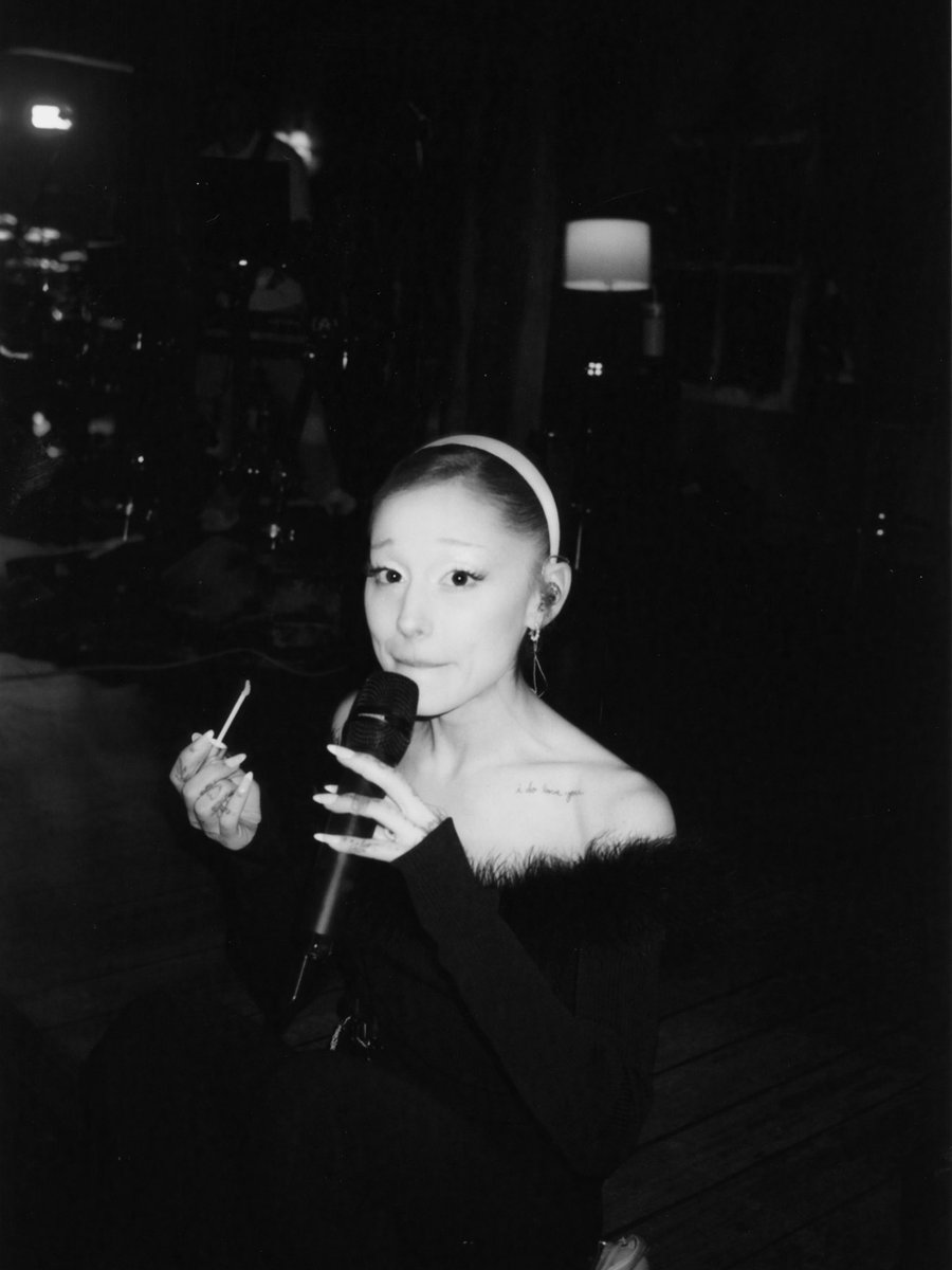 ArianaToday's tweet photo. ariana grande via instagram https://t.co/yJkjZ9nJNn