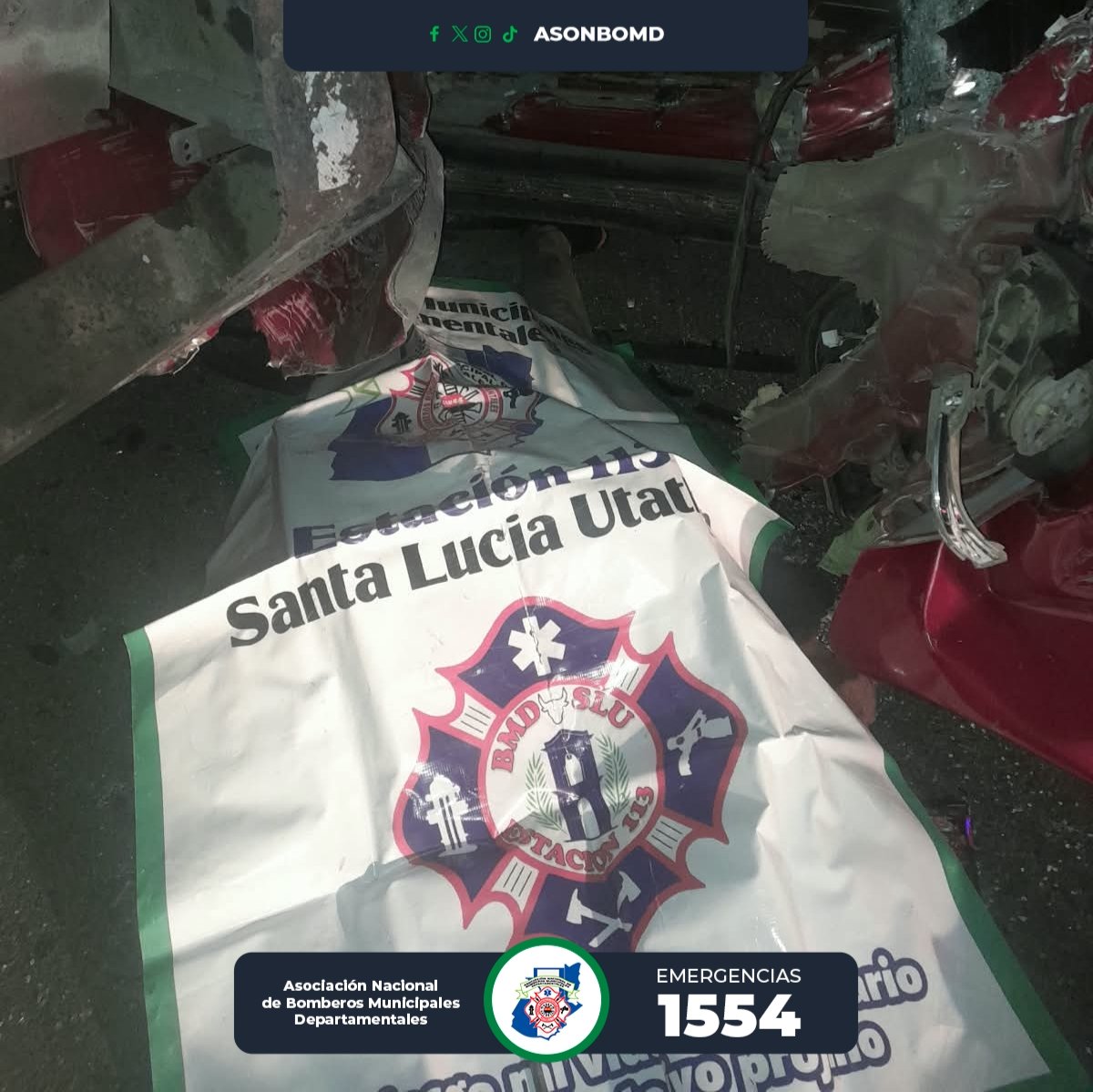 Noti7Guatemala's tweet photo. 🚨⚠️ Hombre #fallece tras fuerte #accidente en la Ruta Interamericana.
Un pick-up colisionó contra la parte trasera de un vehículo de transporte pesado en el km 147 de la Ruta Interamericana.
🚒 Socorristas de #BomberosMunicipalesDepartamentales de Santa Lucía Utatlán acudieron con la unidad RD-99 y localizaron a una persona de género masculino fallecida.