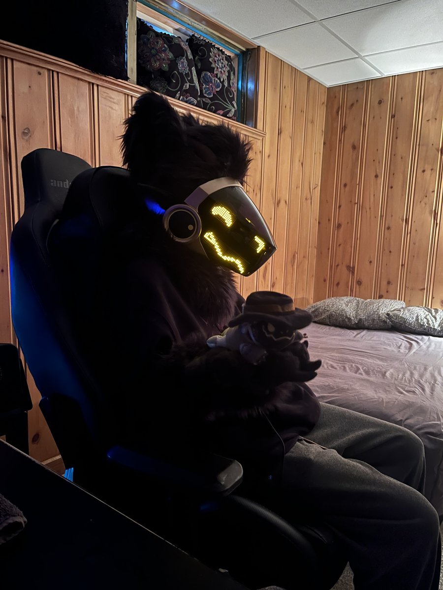 NGZ_xJ's tweet photo. I never know what to do for suit photos, hence the year old picture

#fursuit #protogen https://t.co/6oONowl6Oh