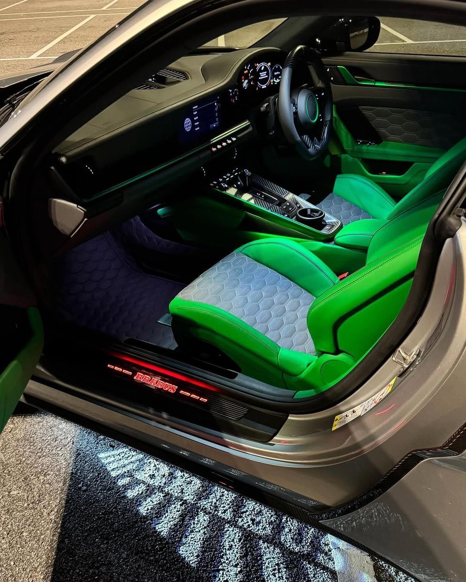 ZyroCar's tweet photo. Porsche 911 Turbo S https://t.co/VJCat6uo41