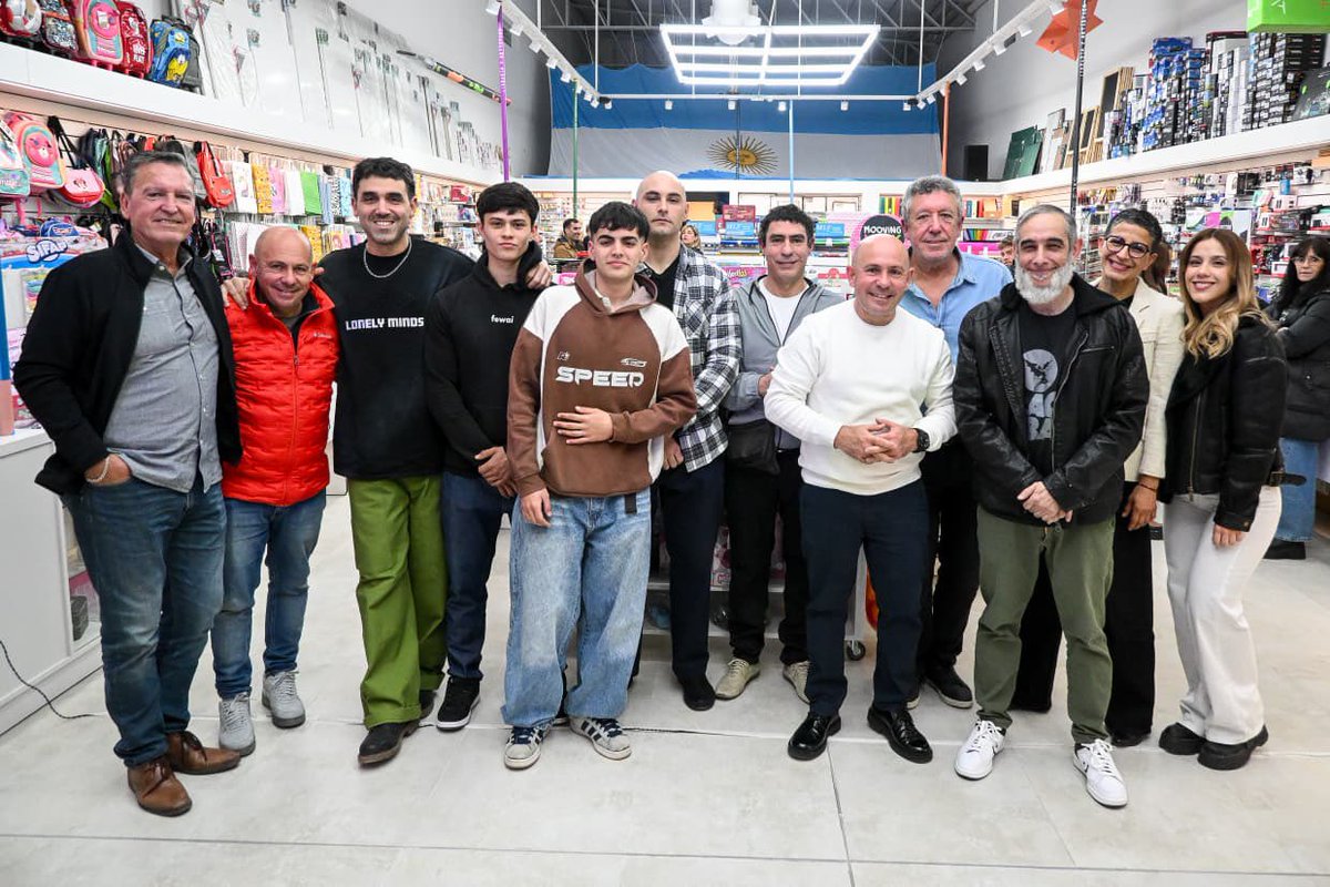 Gus_Sastre's tweet photo. Acompañamos a nuestro amigo y reconocido comerciante de la ciudad, “Caniche”, a su hijo Agustín y a toda la familia que compone Librería Candilejas, en la inauguración de su nuevo local sobre Avenida Gales al 800, entre Villegas y Reconquista.

Como intendente es un placer participar de actos que demuestran el crecimiento y el progreso de nuestros vecinos. Como amigo, solo palabras de agradecimiento para ellos, que siguen apostando por el crecimiento de Puerto Madryn!