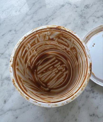 la___pitu's tweet photo. Hoy encontré en la heladera una instalación artística sobre la incapacidad masculina de cerrar ciclos https://t.co/T2SJ2gB71A