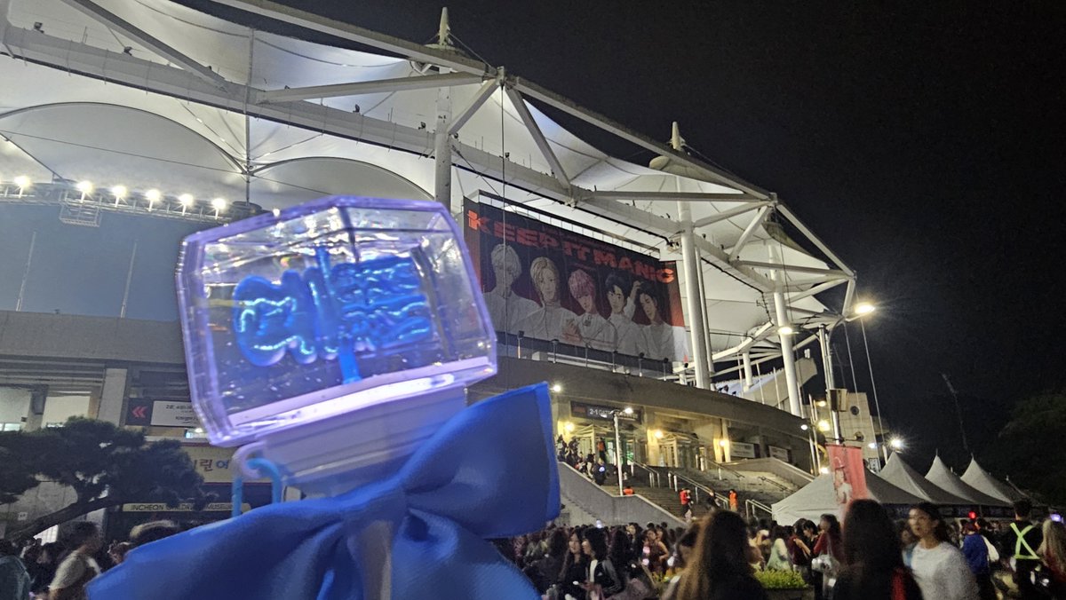 dodari_san's tweet photo. 지금까지 콘서트마다 매번 새롭게 좋았지만
이번은 정말 차원이다르게 좋았음
별무리를 타고 더 먼바다로 항해하는 엔딩까지 https://t.co/TOzpKesqdE