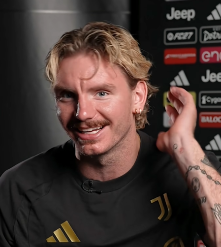 juven_xtra's tweet photo. 🇩🇪🗣️ Nick Woltemade: "My hair already has an Italian style; I don't have curls anymore." @DAZN_IT https://t.co/FtQQfI8cty