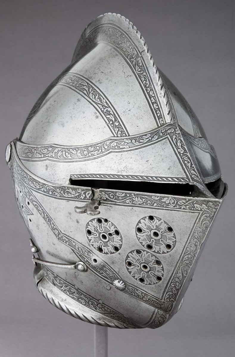 Argonaut1535's tweet photo. 🇩🇪Etched Close Helmet made in Nuremberg ca. 1550 by Kunz Lochner

•Dimensions: H. 12 3/4 (32.4 cm); W. 8 1/8 in. (20.6 cm); D. 13 in. (33 cm); Wt. 6 lb. 9 oz. (2975 g) https://t.co/LditueEamt
