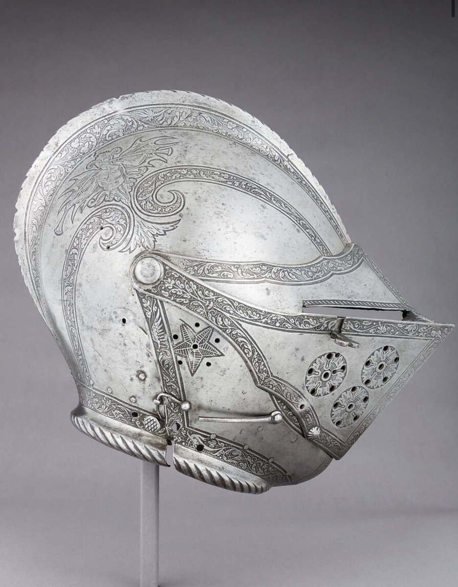 Argonaut1535's tweet photo. 🇩🇪Etched Close Helmet made in Nuremberg ca. 1550 by Kunz Lochner

•Dimensions: H. 12 3/4 (32.4 cm); W. 8 1/8 in. (20.6 cm); D. 13 in. (33 cm); Wt. 6 lb. 9 oz. (2975 g) https://t.co/LditueEamt