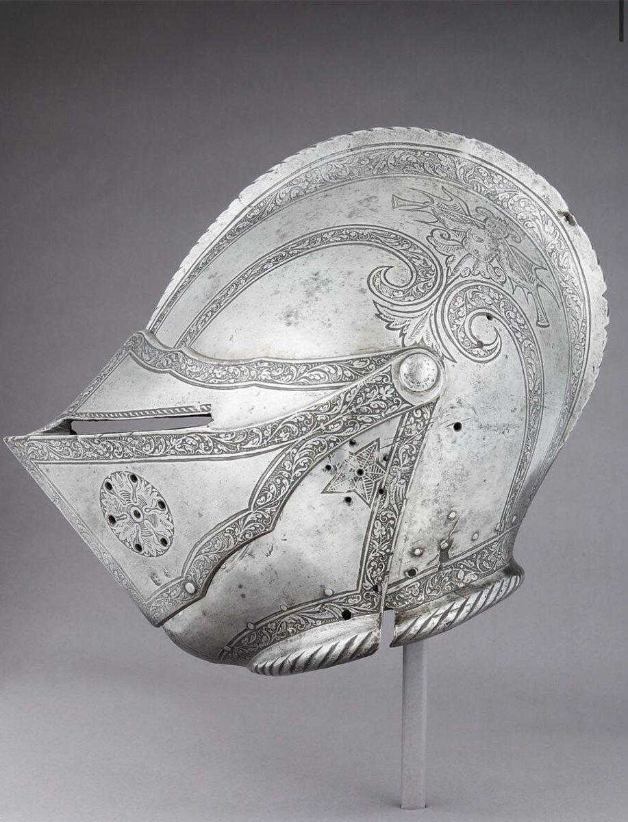 Argonaut1535's tweet photo. 🇩🇪Etched Close Helmet made in Nuremberg ca. 1550 by Kunz Lochner

•Dimensions: H. 12 3/4 (32.4 cm); W. 8 1/8 in. (20.6 cm); D. 13 in. (33 cm); Wt. 6 lb. 9 oz. (2975 g) https://t.co/LditueEamt