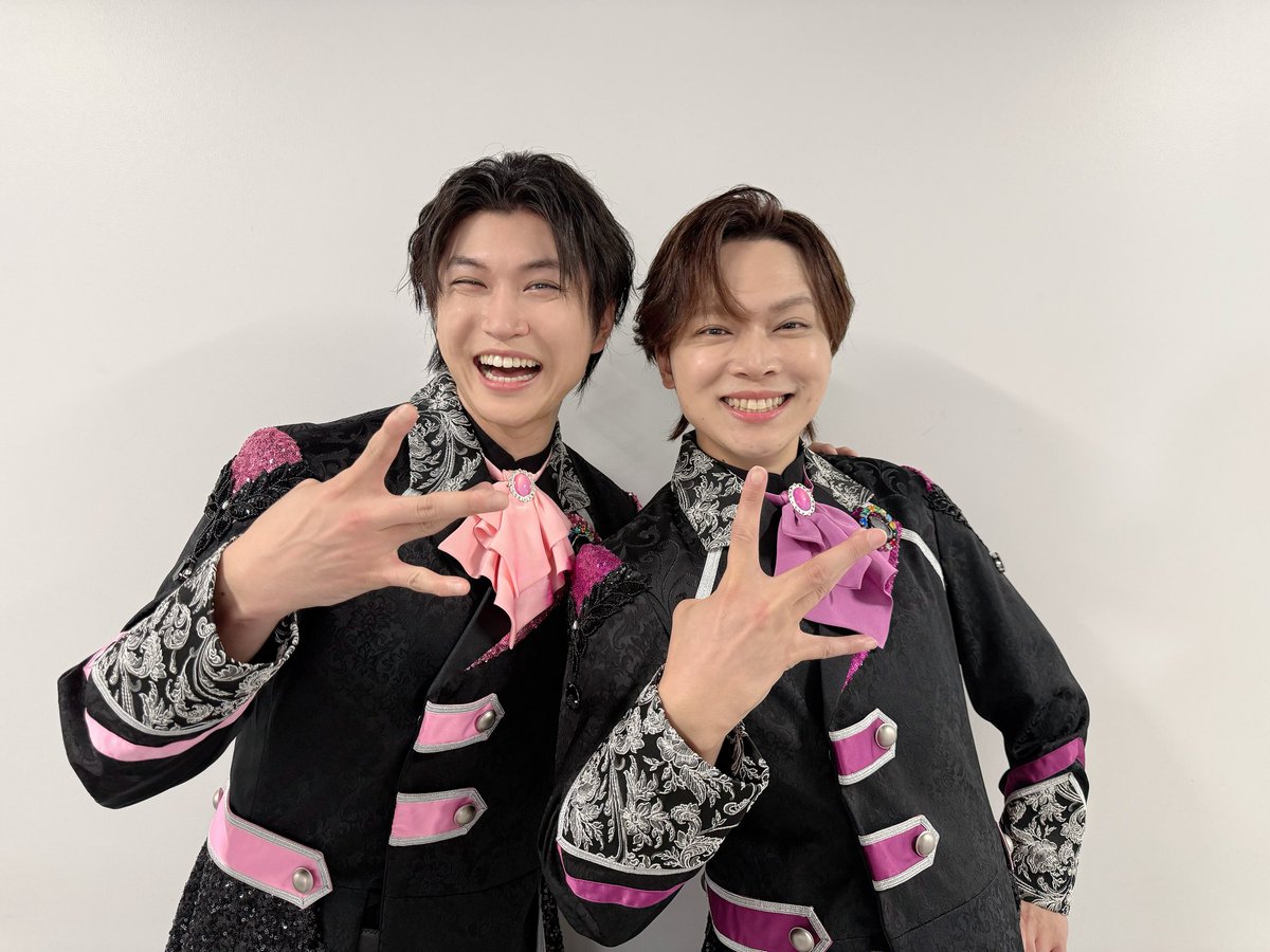Sho_karino's tweet photo. サプライズで出演させて頂き…いや！召喚してもらいました！！！
サイコーのライブでしたっ！！！皆さまありがとうございましたっ！！！！！
明日はカフェパレ出店です！！！よろしくねーーーー！！！！
#SideM11th_day1 
#SideM https://t.co/z0GL0CP9x1