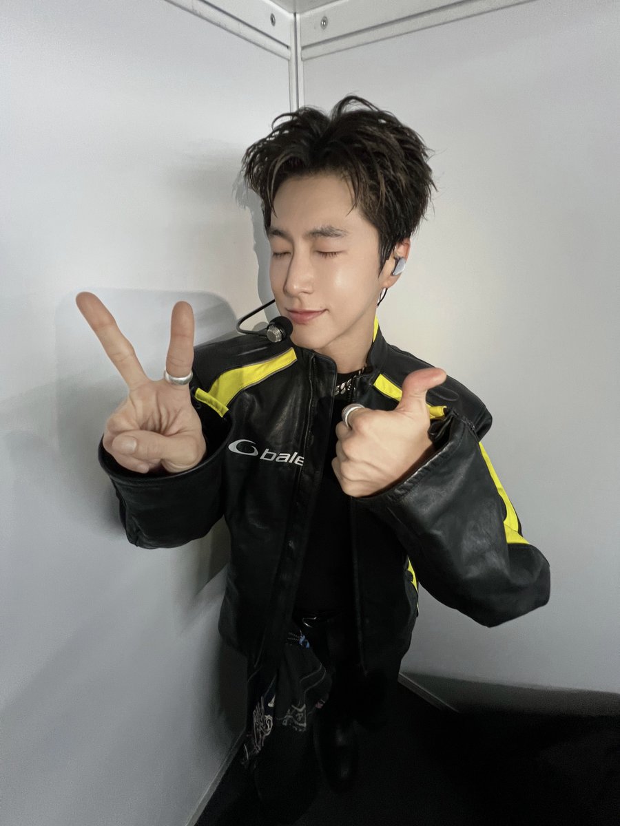 TVXQ's tweet photo. Thank U #JAKARTA 🎬

#UKNOW #유노윤호
#TVXQ! #동방신기 #東方神起
#UKNOW_PROJECT26 https://t.co/JmazR4PI8b