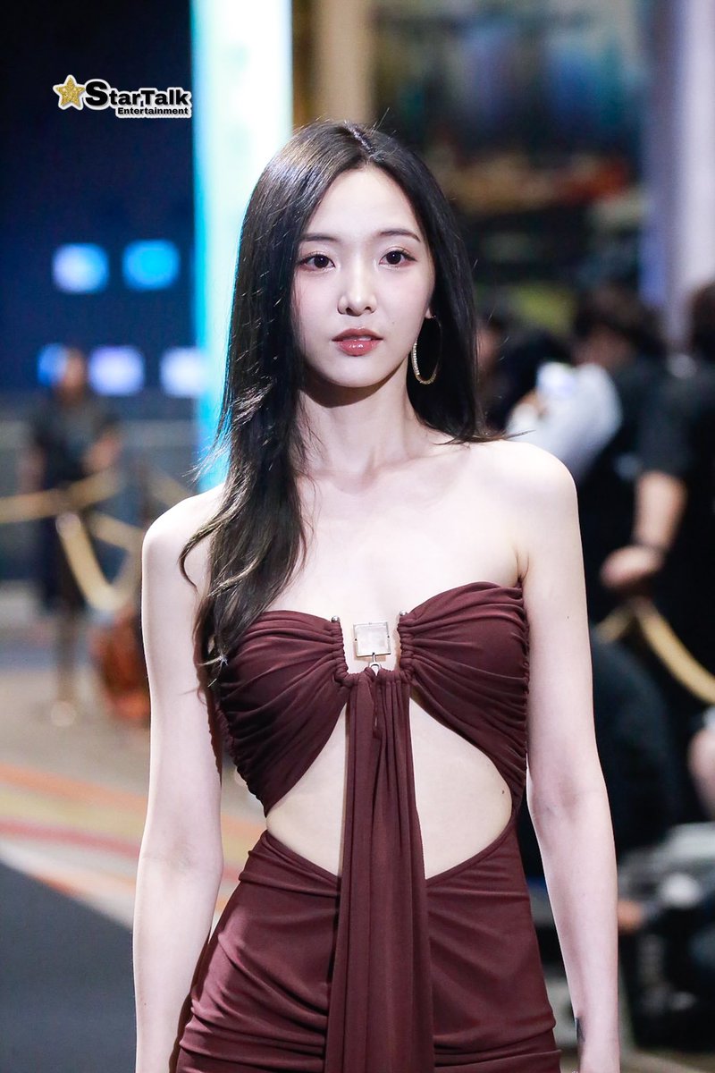 startalkent's tweet photo. "เนเน่ พรนับพัน" ร่วมเดิน BLACK CARPET "MCHOICE &amp; MINT AWARDS 2026"

Goddess Nene x Mint Awards 2026
#NenexMintAwards2026

#nenevader #Nene  
#เนเน่ #เนเน่พรนับพัน 
#QalaNôir https://t.co/JMAepwB4Xw