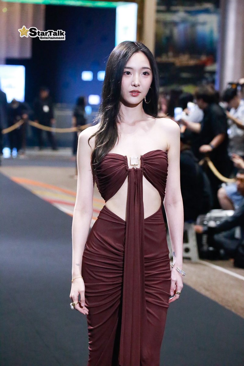 startalkent's tweet photo. "เนเน่ พรนับพัน" ร่วมเดิน BLACK CARPET "MCHOICE &amp; MINT AWARDS 2026"

Goddess Nene x Mint Awards 2026
#NenexMintAwards2026

#nenevader #Nene  
#เนเน่ #เนเน่พรนับพัน 
#QalaNôir https://t.co/JMAepwB4Xw
