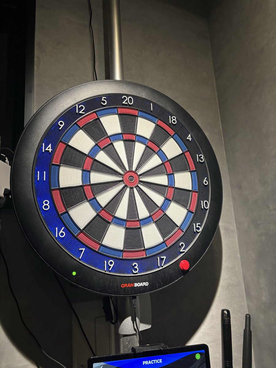 aisou_m's tweet photo. 何年ぶり？
やっぱりダーツは楽しい🎯 https://t.co/e9fdXreFvY