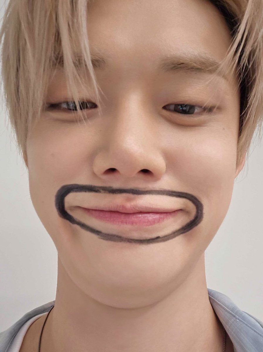 L0VELYBEOMIE's tweet photo. IT’S OFFICIALLY YEONJUN DAY!! 🥳🎉

happy birthday to our legendary, once-in-a-millennium idol and 4th gen it boy, choi yeonjun! 🎂💗

i hope you know just how many dreamers you’ve inspired and how many hearts you’ve healed with simply your smile. i hope you also know just how many people appreciate you, your music, and everything you bring as an artist. you are and will always be a one-of-a-kind artist, truly a gem in this industry.

may you continue to be surrounded by so much love and happiness, not just on your special day but always. we love you so much, our healingie! 🦊💗