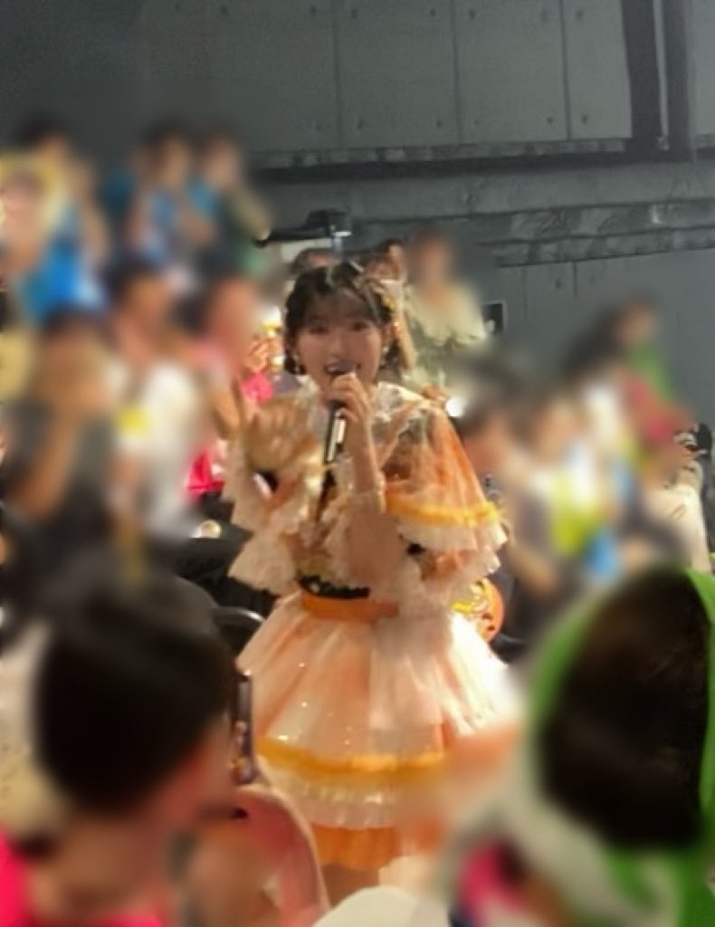 aakkkcha_'s tweet photo. あきちゃん高いところまで来てくれてありがとう😭今日5階の後ろの方だったし通路でもなかったのに見つけてくれて嬉しかった😭 https://t.co/sbvuhOBLHG