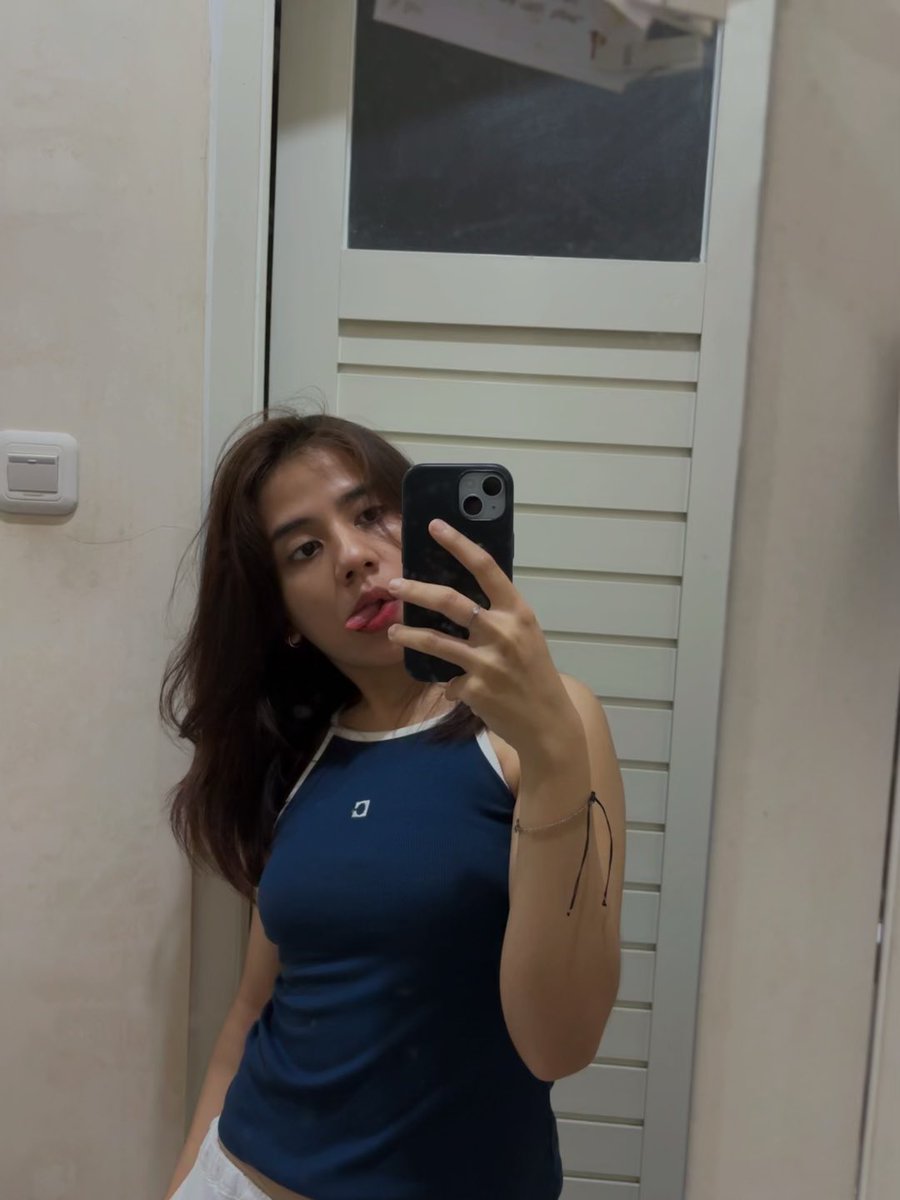 dmble11's tweet photo. [QUEER FRIENDSHIP APPLICATION]  
name: en  
age: 22🐻  
occupation: baristaasss 
zodiac: sagg dec
height: 160 👀👀
hobby: Artsss 🎨🖼️🖼️🖼️
fun fact: looks quite outside crazy inside hahaaa https://t.co/YySXMvkKIf