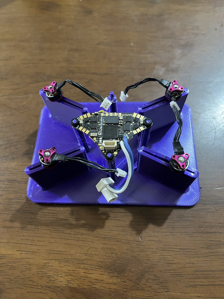 HisaharuOki's tweet photo. Maachanから貰った手術台が最高に良い。
材質はTPUみたいですね
#TinyWhoop
#半田
#Air65 https://t.co/fTxPYY4520