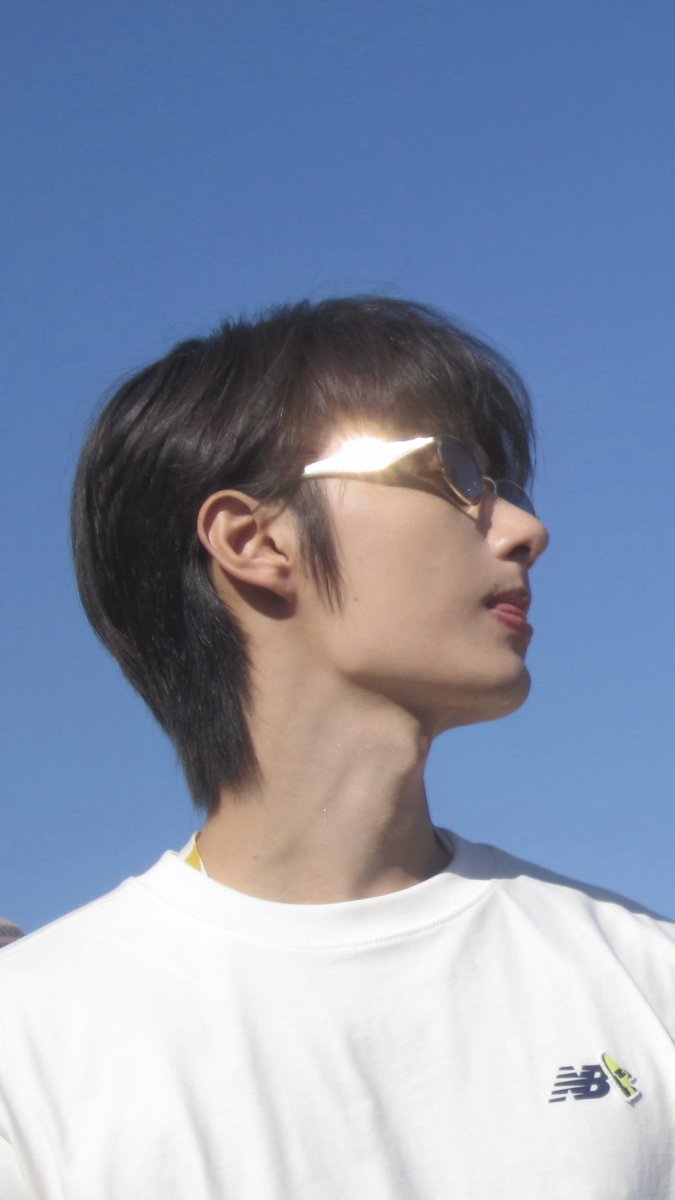 moontomeetyou's tweet photo. the most perfect side profile ever https://t.co/VA8ErTGutv