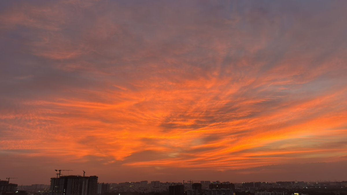 catinprod's tweet photo. Blessed to have witnessed this Bengaluru sunset 🧡🧿 https://t.co/uHSbP3Su6f