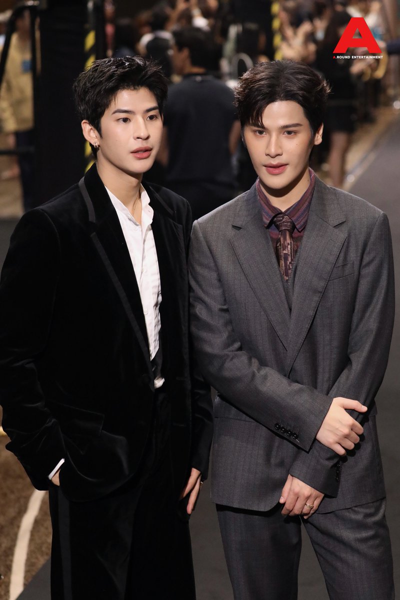 around_ent's tweet photo. “มาร์ค - โอม” ร่วมเดินพรมในงาน ‘Mchoice &amp; Mint Awards 2026’

MARKOHM MINT AWARDS 2026
#mmarkpkk #ohmtpk #markohm
#MchoiceMintAwards2026
#MintAwards2026 https://t.co/yGKp1rOeH6