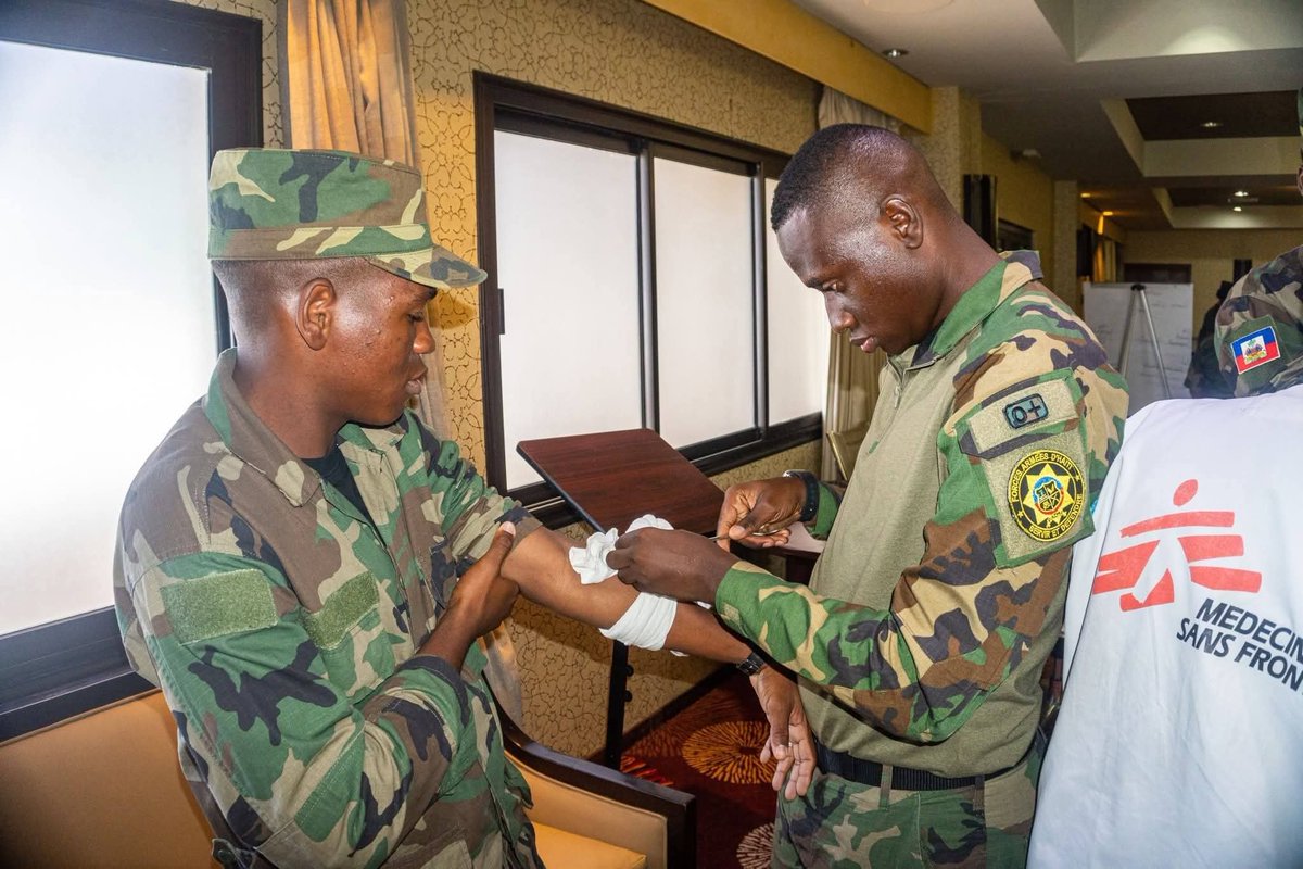 HT_DefenseObsvr's tweet photo. @UKInHaiti Appui aux Forces Armées d'Haiti #FADH @forcesarmeesht avec des formations, l'assistance technique et la vente d'articles de défense 🇭🇹🇬🇧
@MDefenseHT @DefenceHQ https://t.co/UlSSfd5n8Q