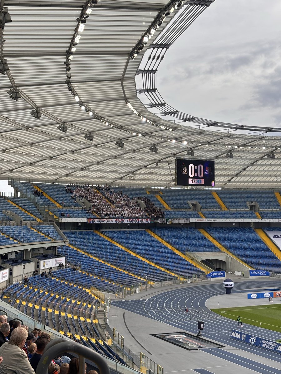 PancerMarcin's tweet photo. #RCHPOD kolejny mecz zaliczony w tym sezonie. Ruch i Podbeskidzie wspierane przez Radzionkow z dobrym dopingiem. https://t.co/dumlKuFD2D