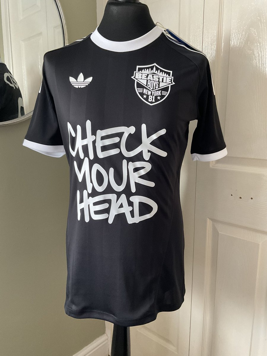 gibbo1012's tweet photo. The adidas trefoil custom Beastie Boys “check your head” Mike D football shirt 🤩🤩⚽️⚽️ #beastieboys #miked https://t.co/2ObyIhIKGR