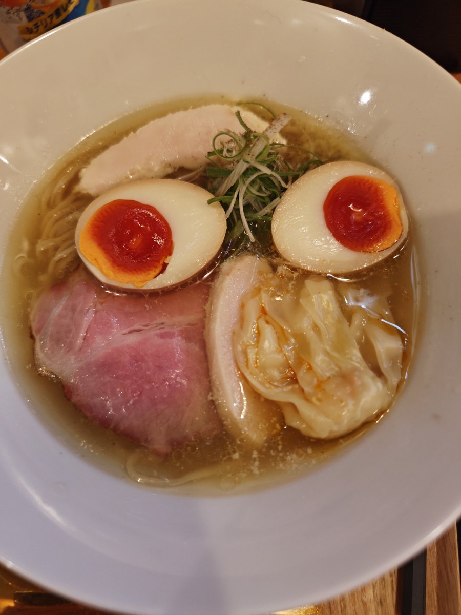 hide_hatumi's tweet photo. 明日病院受診なので控えめに！！
久々の塩ラーメンおいしかった✌️
スープ飲めなかったのが残念😭 https://t.co/fx9G3KKuCs
