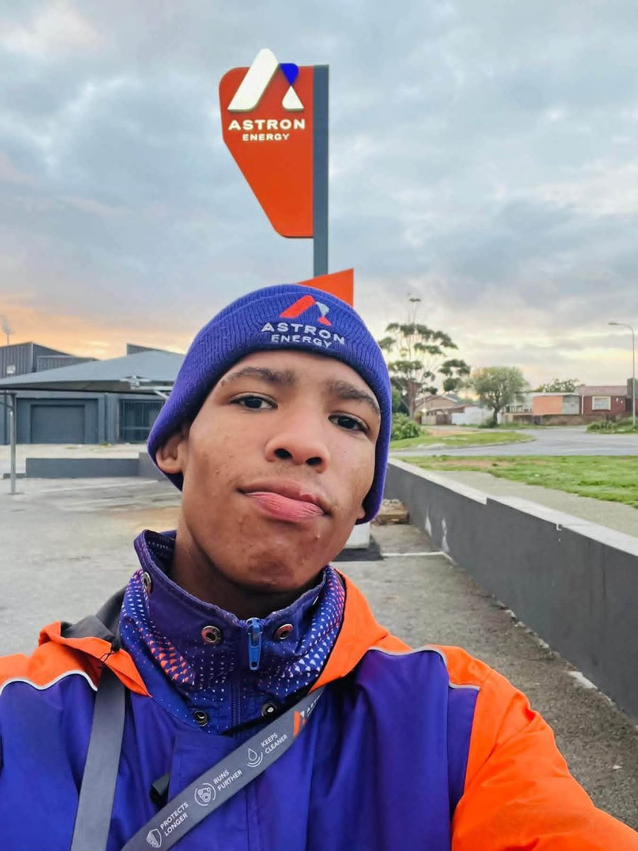 Luhlelo22's tweet photo. From Petrol station to the SANDF🤌 https://t.co/q3VBf6o6kA
