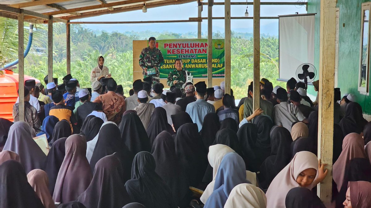 Kodimpaser's tweet photo. Polkes Paser Beri Sosialisasi BHD Bagi Santri Pesantren Anwarus Salaf

Sosialisasi Bantuan Hidup Dasar (BHD) oleh Polkes Paser kepada para Santri Pesantren Anwarus Salaf. 

#tniad #kodimpaser #tnahagrogot #sempulang #penyuluhan #bantuanhidupdasar #polkespaser #anwarussalaf https://t.co/9GYn5cCBbS