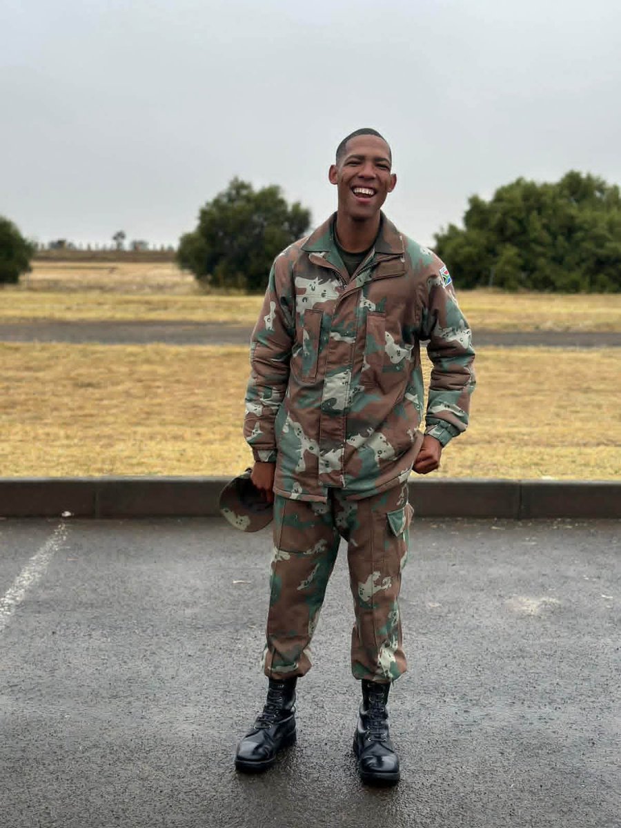 Luhlelo22's tweet photo. From Petrol station to the SANDF🤌 https://t.co/q3VBf6o6kA