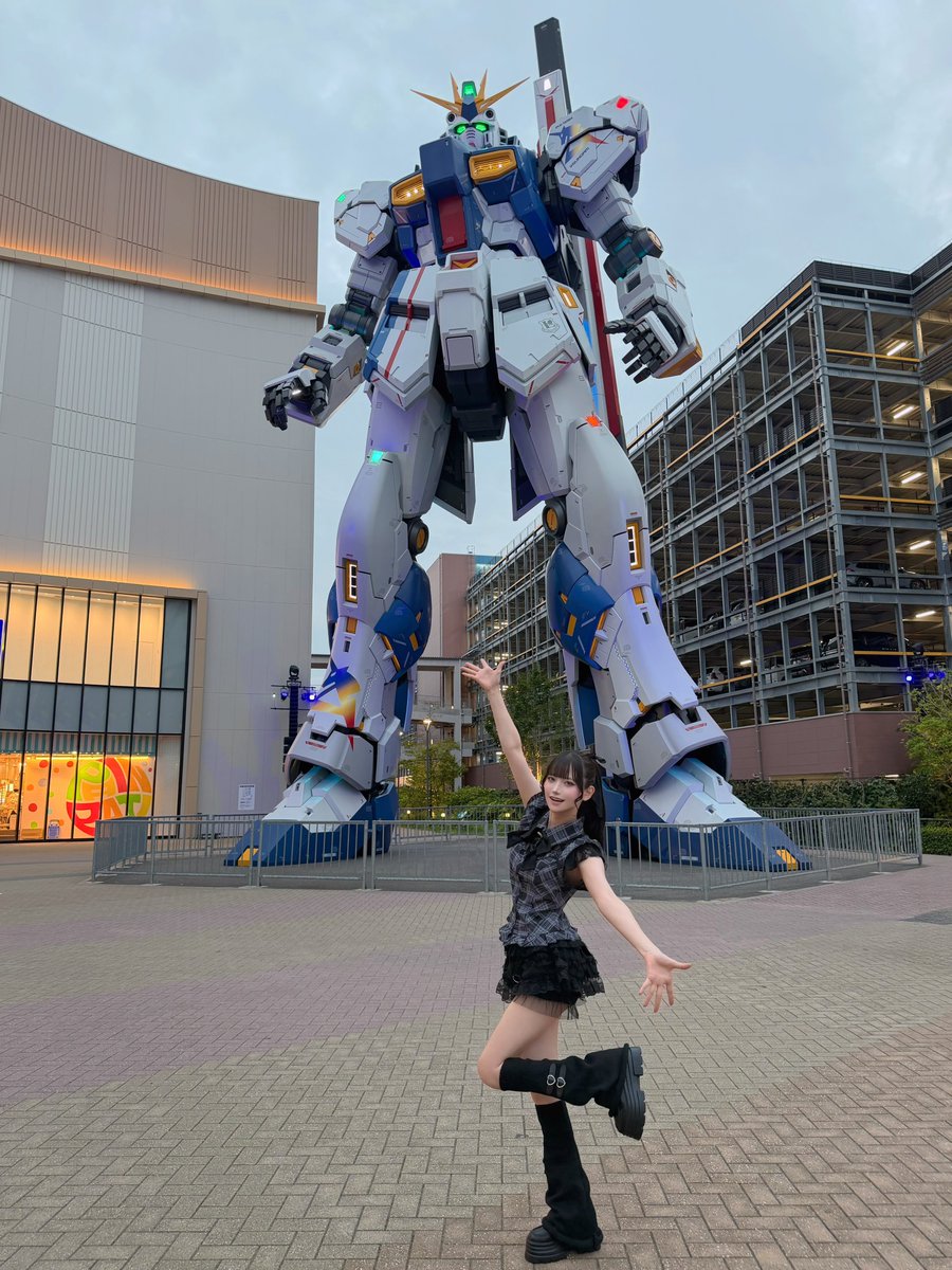 Akase_Official's tweet photo. 折角福岡に行くからと爆速で初代ガンダムを観て実物大νガンダム…見てきました~✨
ドデカ❕❕ド迫力❕❕❕❕❕ https://t.co/aLb05VoptM