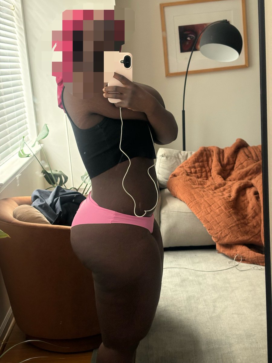 knivesrgr8's tweet photo. why my butt look lil :( https://t.co/nfH8u67GyE