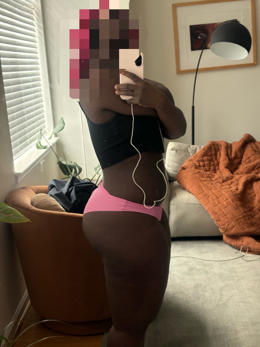 knivesrgr8's tweet photo. why my butt look lil :( https://t.co/nfH8u67GyE
