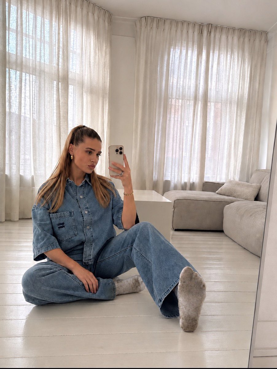 goddinnaomi's tweet photo. Wil jij aan mij vieze sokken ruiken ?😂🦶🏻. https://t.co/Xf4UDl6VxO