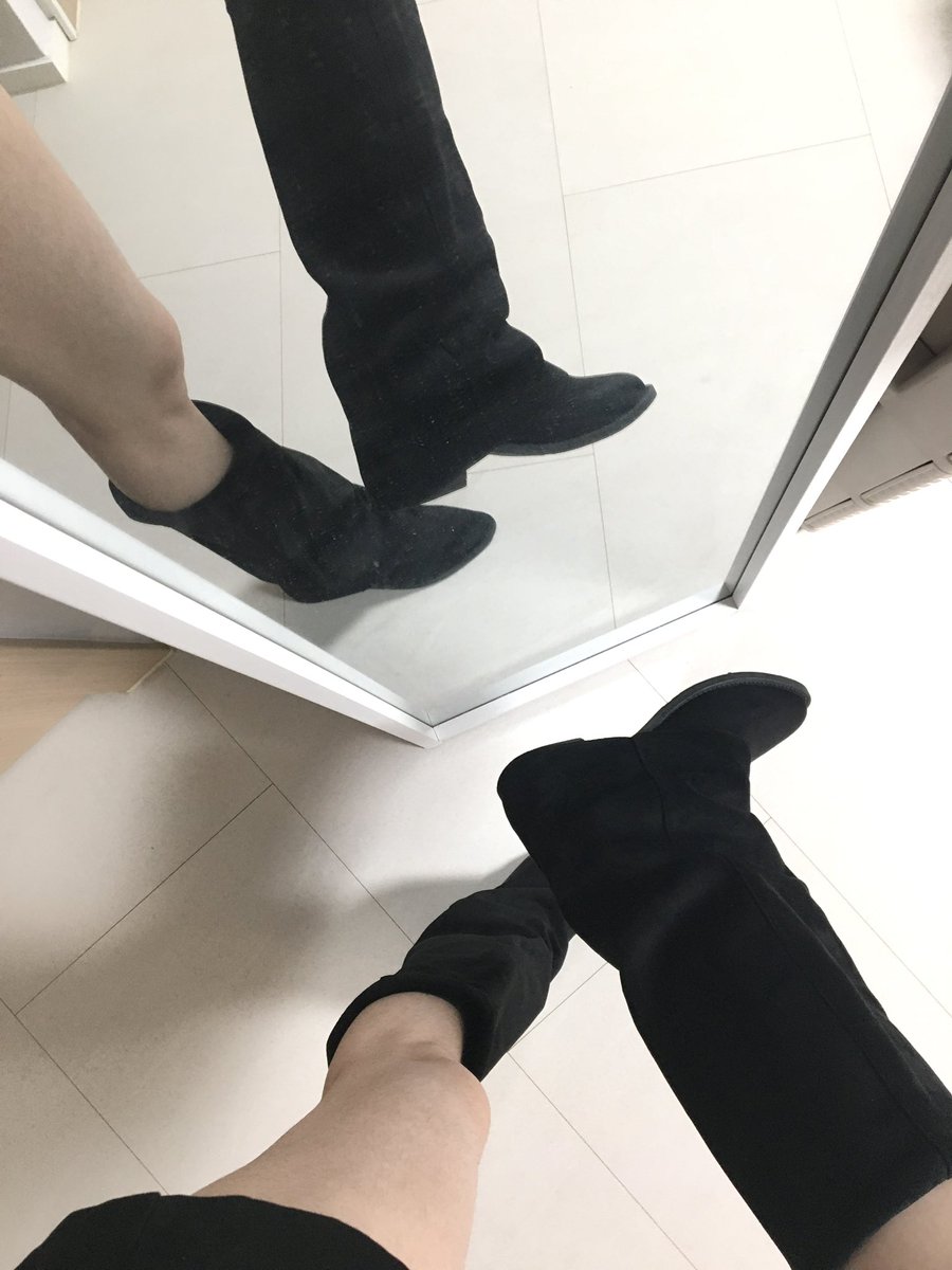 cuzlloveu's tweet photo. 에이블리로부터 상품을 제공받아 작성한 콘텐츠입니다.

https://t.co/Mba2EoXVVX

종아리살 삭제 부츠!!!!!
굽 덮어주는 스웨이드 부츠잉..🤍😻

굽 5cm+스틸레토인데 하나��� 안불편함
그리고 굽 가려줘서 키커보임
(키 180의 꿈을 이루다)

유일한 단점 : 너무 따수워서 발땀남💦 https://t.co/3l2mlXlHtW