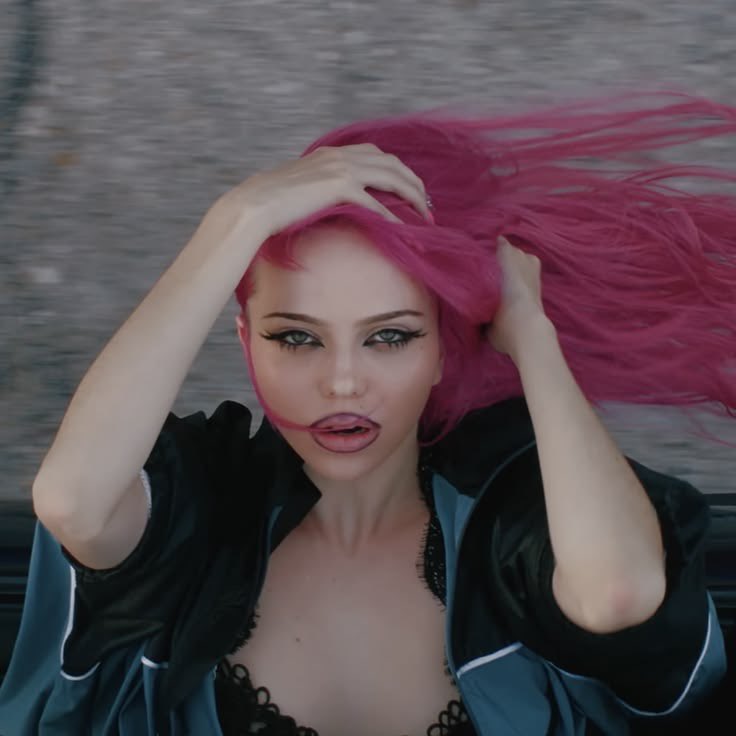adelasbase's tweet photo. ADÉLA'S “Ain't In LA” rises 2 spots on the global Spotify chart, reaching #10 with 2,856,388 filtered streams (Peak #7). https://t.co/8lbTKRrdZq