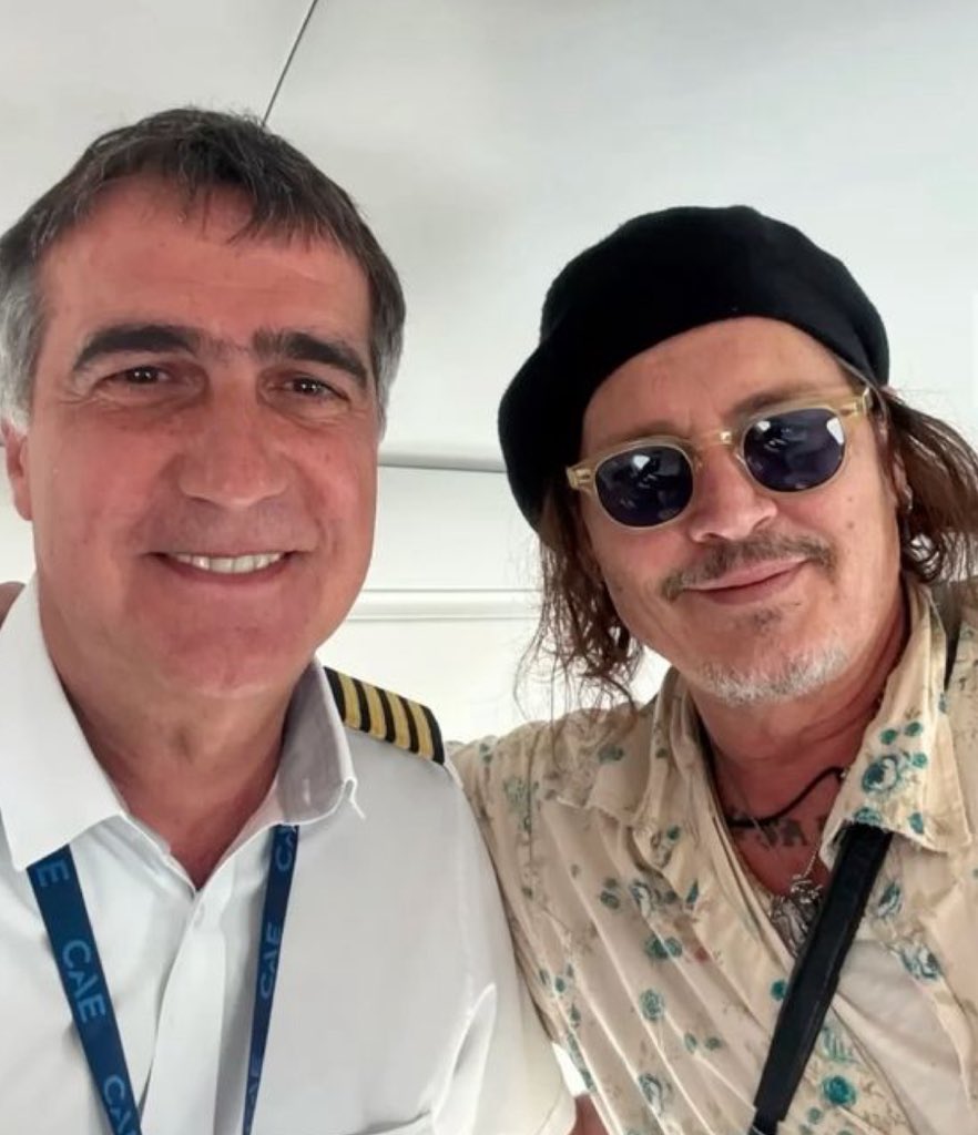 Meetjohnny_depp's tweet photo. The momentum keeps building, the healing journey continues, and through it all, the flow of love never stops. #JD #weekendtrips https://t.co/yx41bhkgfF