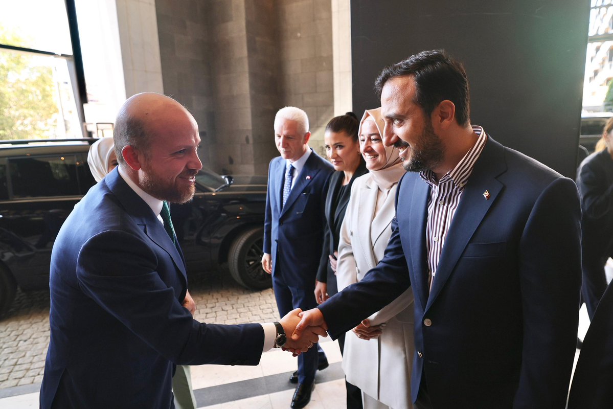 abdullahozdemir's tweet photo. İyiliğin çoğaldığı, dayanışmanın güçlendiği bir Türkiye için…

Aile ve Sosyal Hizmetler Bakanlığımız tarafından hayata geçirilen “İyilik Var” Dijital Gönüllülük Platformu’nun tanıtım programına katıldık.

İyilik için bir vaktimiz, paylaşacak bir emeğimiz, dokunacak bir gönlümüz varsa; hep birlikte yapacak çok şeyimiz var.

Tüm vatandaşlarımızı #İyilikVar diyerek bu güzel dayanışma hareketinin bir parçası olmaya davet ediyorum.

Bu anlamlı projeyi hayata geçiren Bakanımız Sayın Mahinur Özdemir Göktaş’a, destekleri için İlim Yayma Vakfı Mütevelli Heyeti Başkanı Sayın Necmeddin Bilal Erdoğan’a, İstanbul Valimiz Sayın Davut Gül’e ve Genel Başkan Yardımcımız Sayın Fatma Betül Sayan Kaya’ya teşekkürlerimi sunuyorum.