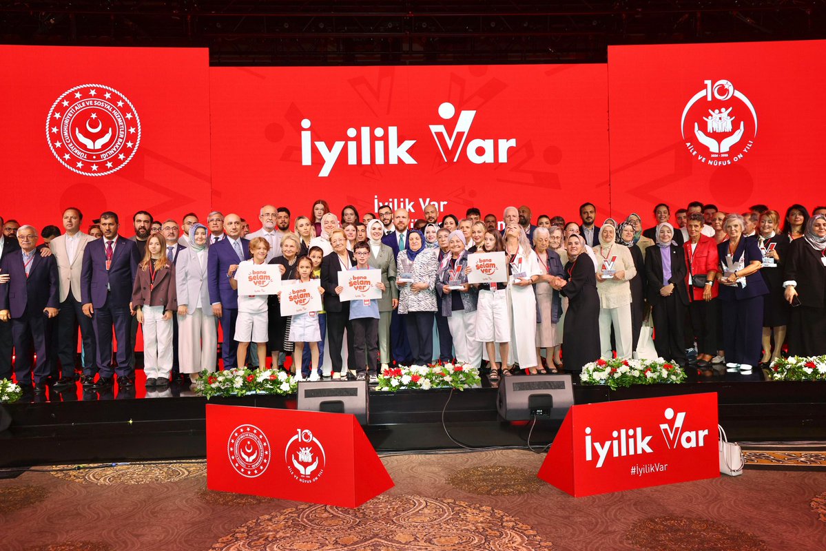 abdullahozdemir's tweet photo. İyiliğin çoğaldığı, dayanışmanın güçlendiği bir Türkiye için…

Aile ve Sosyal Hizmetler Bakanlığımız tarafından hayata geçirilen “İyilik Var” Dijital Gönüllülük Platformu’nun tanıtım programına katıldık.

İyilik için bir vaktimiz, paylaşacak bir emeğimiz, dokunacak bir gönlümüz varsa; hep birlikte yapacak çok şeyimiz var.

Tüm vatandaşlarımızı #İyilikVar diyerek bu güzel dayanışma hareketinin bir parçası olmaya davet ediyorum.

Bu anlamlı projeyi hayata geçiren Bakanımız Sayın Mahinur Özdemir Göktaş’a, destekleri için İlim Yayma Vakfı Mütevelli Heyeti Başkanı Sayın Necmeddin Bilal Erdoğan’a, İstanbul Valimiz Sayın Davut Gül’e ve Genel Başkan Yardımcımız Sayın Fatma Betül Sayan Kaya’ya teşekkürlerimi sunuyorum.