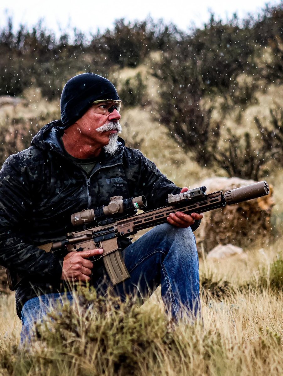 jmscaronte's tweet photo. El señor Chris Costa,durante años la imagen de Magpul. https://t.co/i1LOBr6Hmf