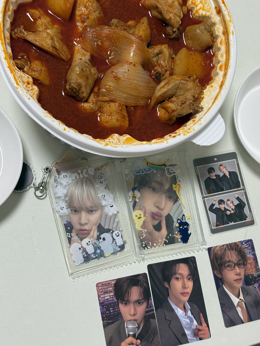 _29800_'s tweet photo. 하 우선 먹고 영상봐야게따 https://t.co/WDXuSDV8rU