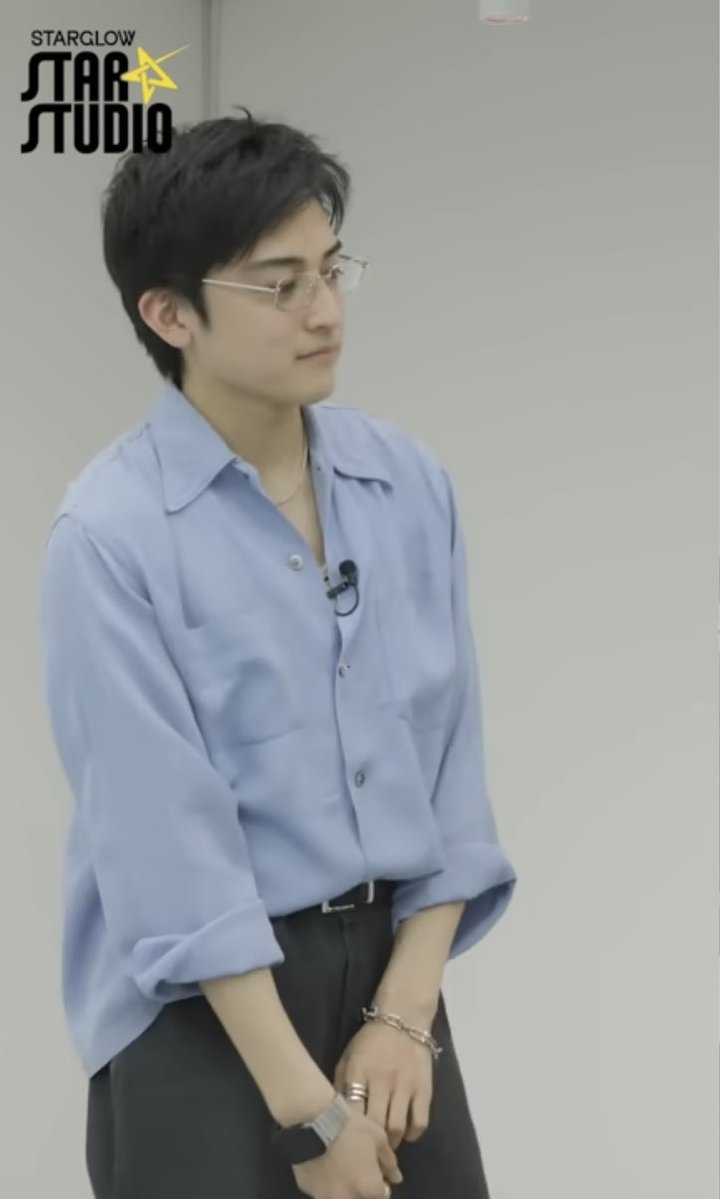 8r_aq's tweet photo. 2年目体育教師の湯本先生と10年目数学教師の湯本先生 https://t.co/T0lML90VsQ