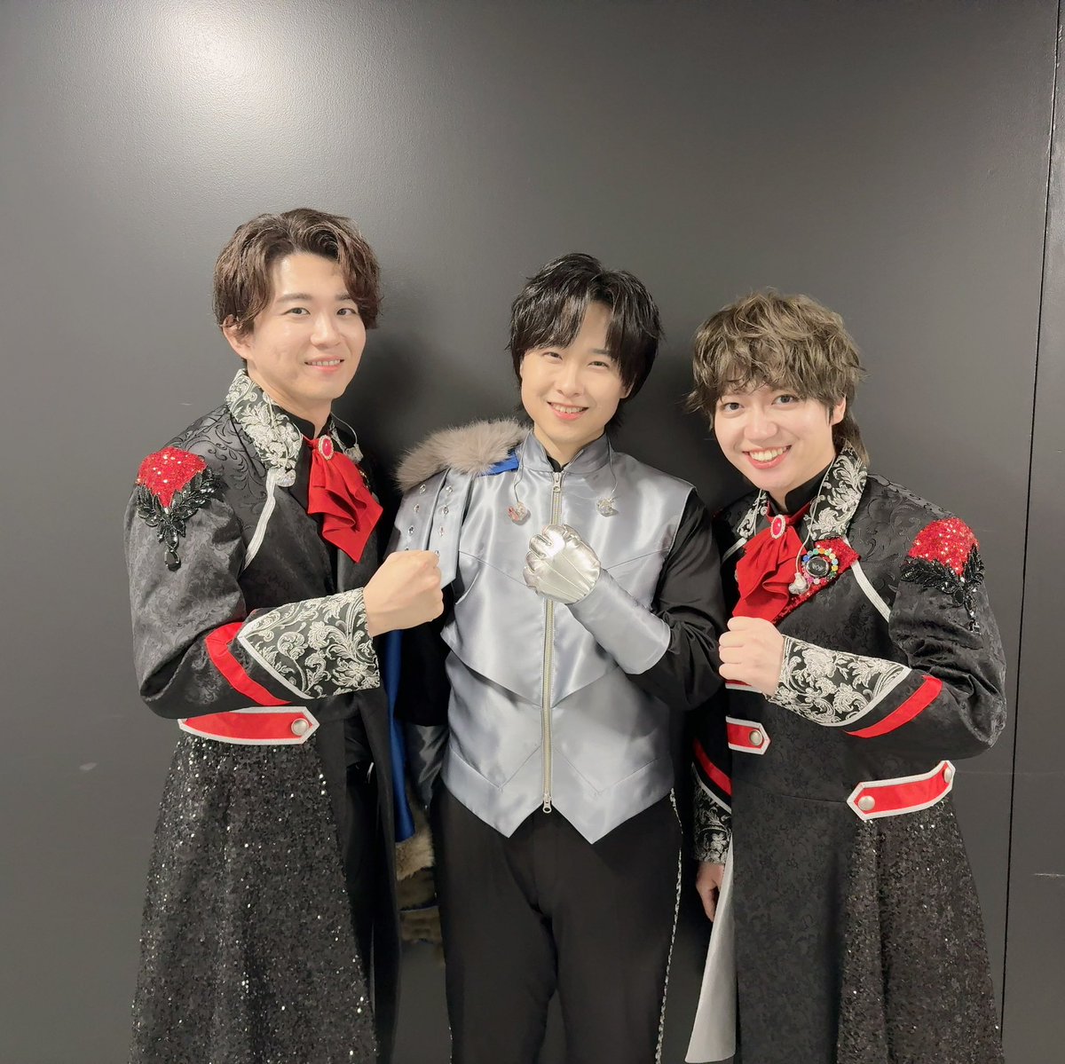 uynekire's tweet photo. SideM 11th STAGE  DAY1 
大河タケル役 寺島惇太と、榊夏来役 渡辺紘が出演させて頂きました。
御来場ご視聴下さいました皆様、有難う御座いました！
長靴を穿いた猫🐈‍⬛千葉様とアリババ 💰神原様 笠間様と。とても素敵な一日でした。明日はTHE虎牙道 宜しくお願い致します！🥊
#SideM #SideM11th_day1 https://t.co/9ovFISpsiA