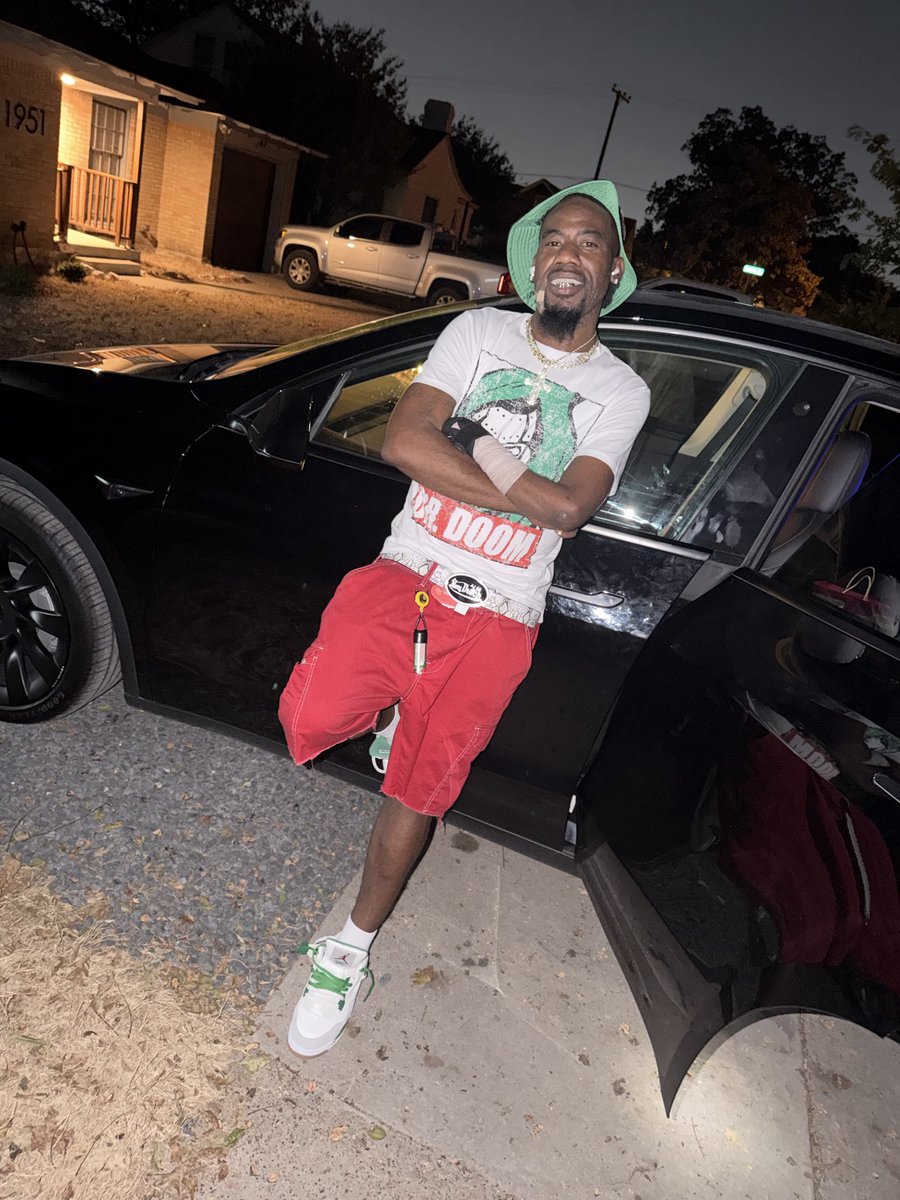 Zay2Trwill's tweet photo. Ion got no time for stressing,🙅🏾‍♂️I’m trying to stretch it!!🏗️ #KingOfColorCoordinating https://t.co/ULien85vKS